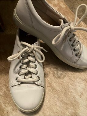 Ecco Women's White Leather Lace-Up Sneakers